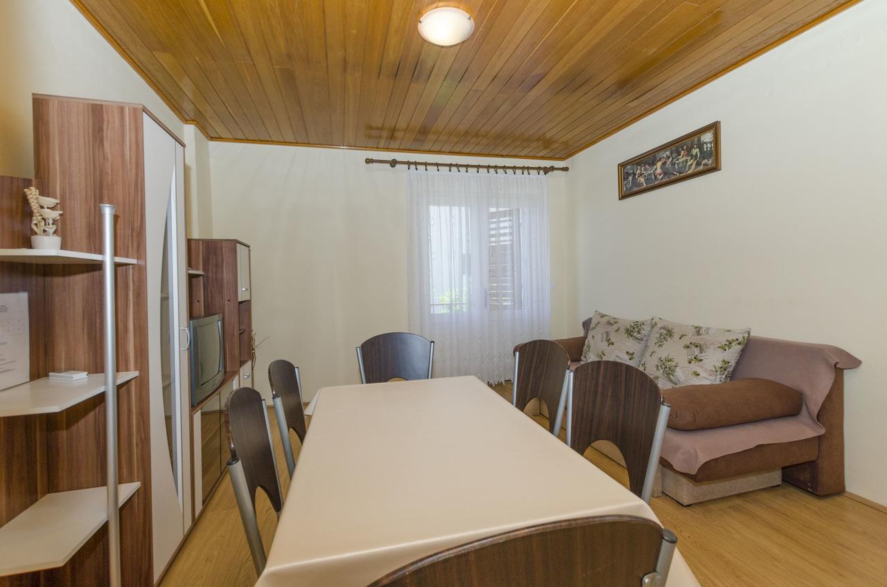 פרימוסטן Apartments Katica מראה חיצוני תמונה