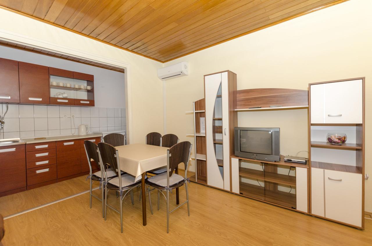 פרימוסטן Apartments Katica מראה חיצוני תמונה