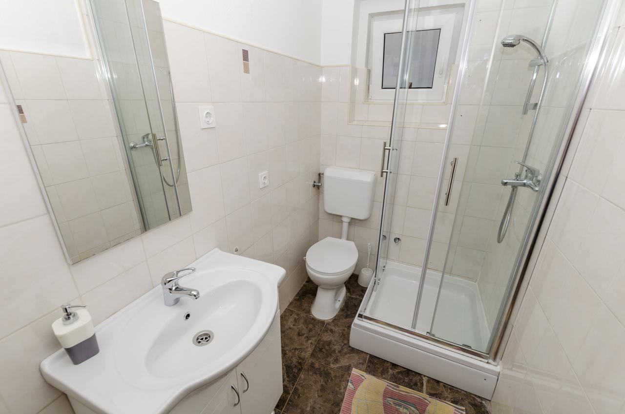 פרימוסטן Apartments Katica מראה חיצוני תמונה