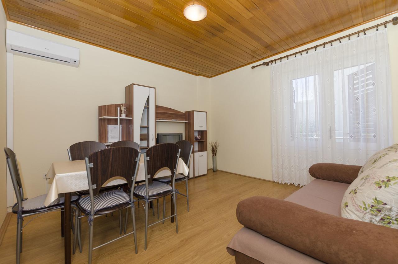 פרימוסטן Apartments Katica מראה חיצוני תמונה