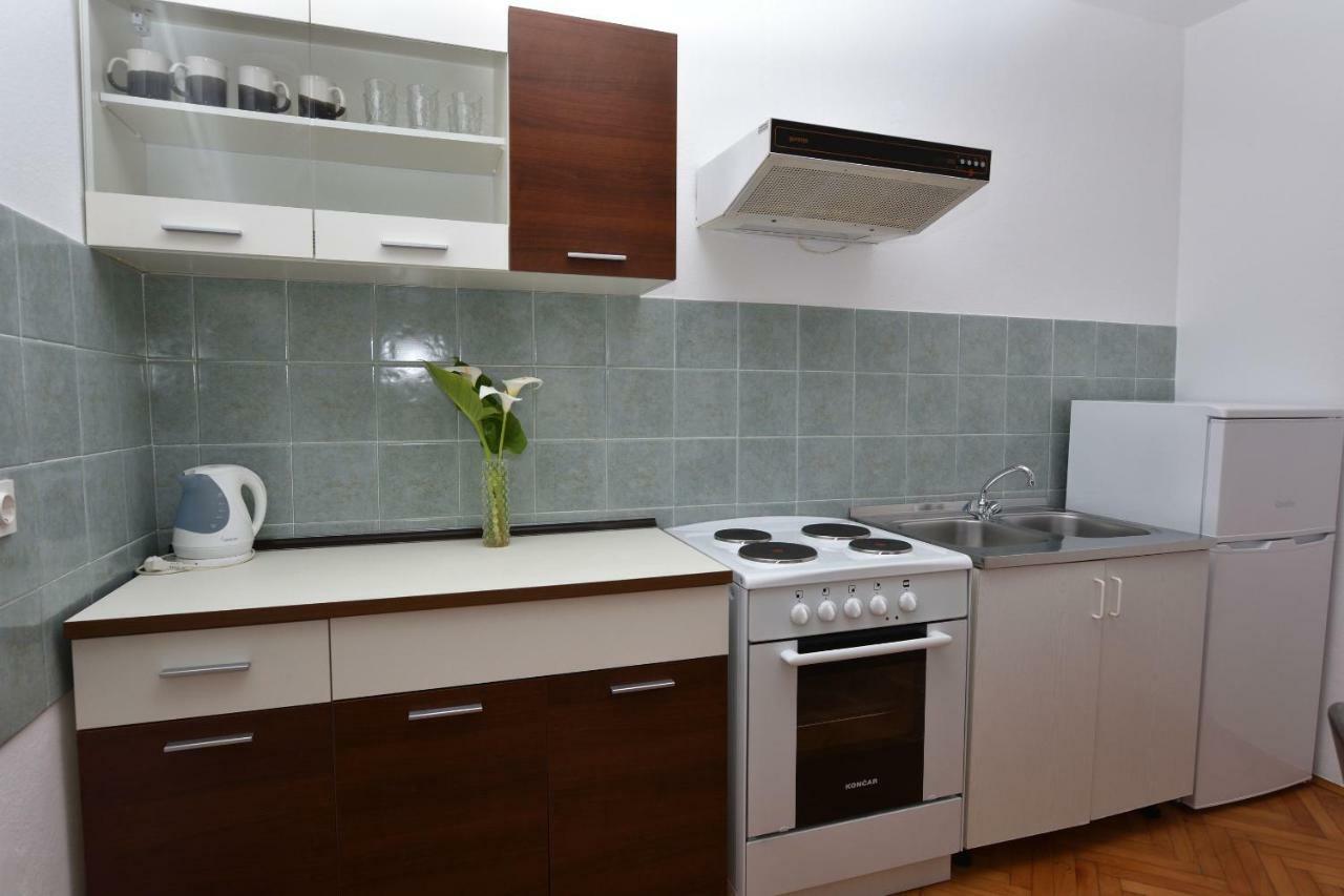 פרימוסטן Apartments Katica מראה חיצוני תמונה
