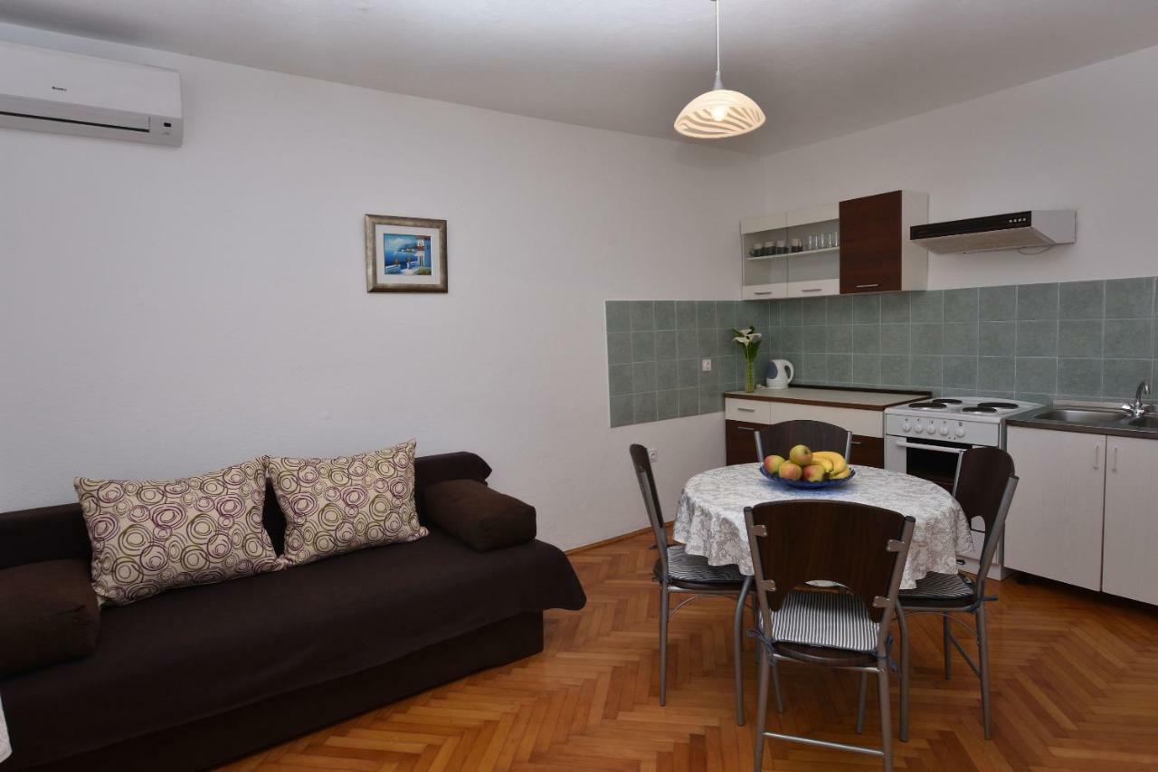 פרימוסטן Apartments Katica מראה חיצוני תמונה