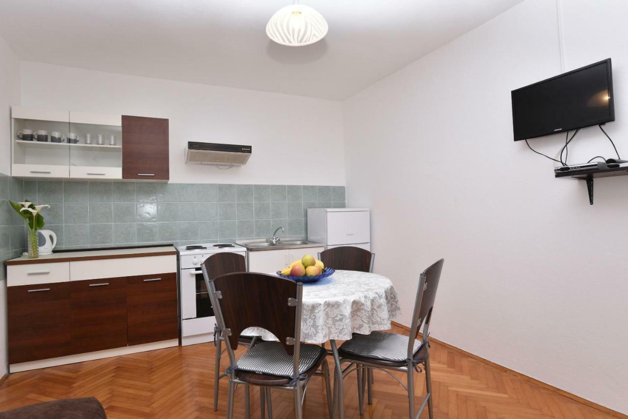 פרימוסטן Apartments Katica מראה חיצוני תמונה