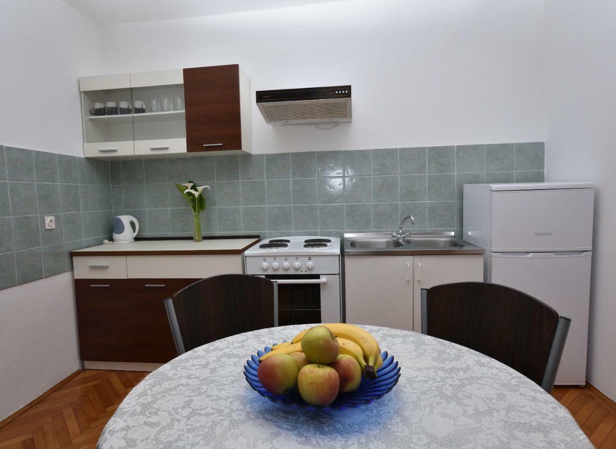 פרימוסטן Apartments Katica מראה חיצוני תמונה