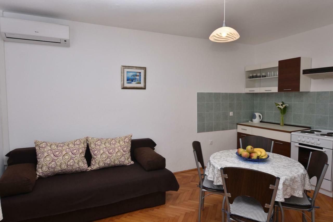 פרימוסטן Apartments Katica מראה חיצוני תמונה